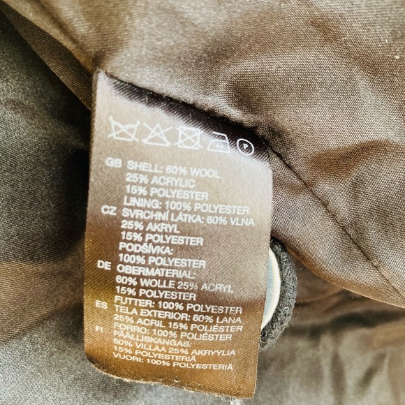 Black H&M Coat with Button Enclosure - Picture 5 of 5